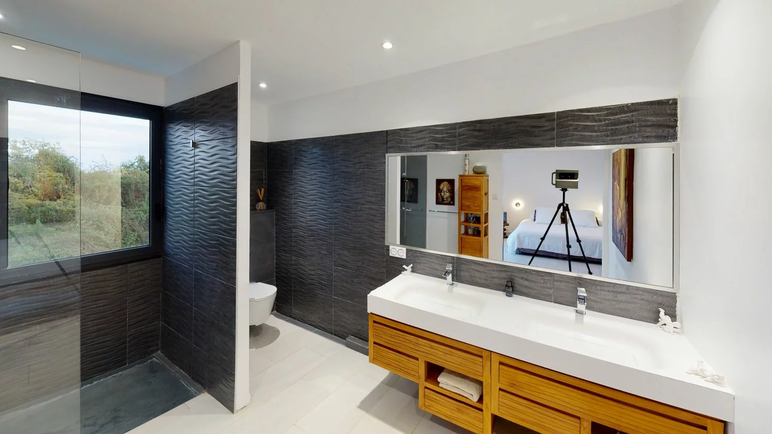 OKALM-Location-De-Villa-De-350m2-tout-confort-au-Gosier-Bathroom(2) - Copie.jpg