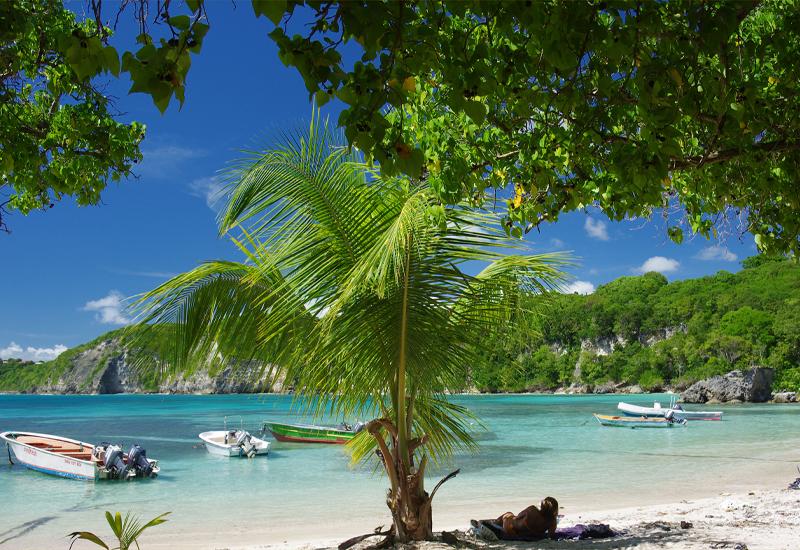 Vue sur l'Ilet du Gosier et son lagon turquoise